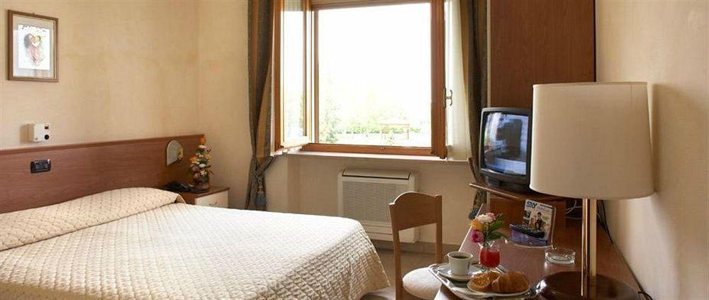 Lo Scoiattolo Piedmont Bike Hotel Pralormo Zewnętrze zdjęcie