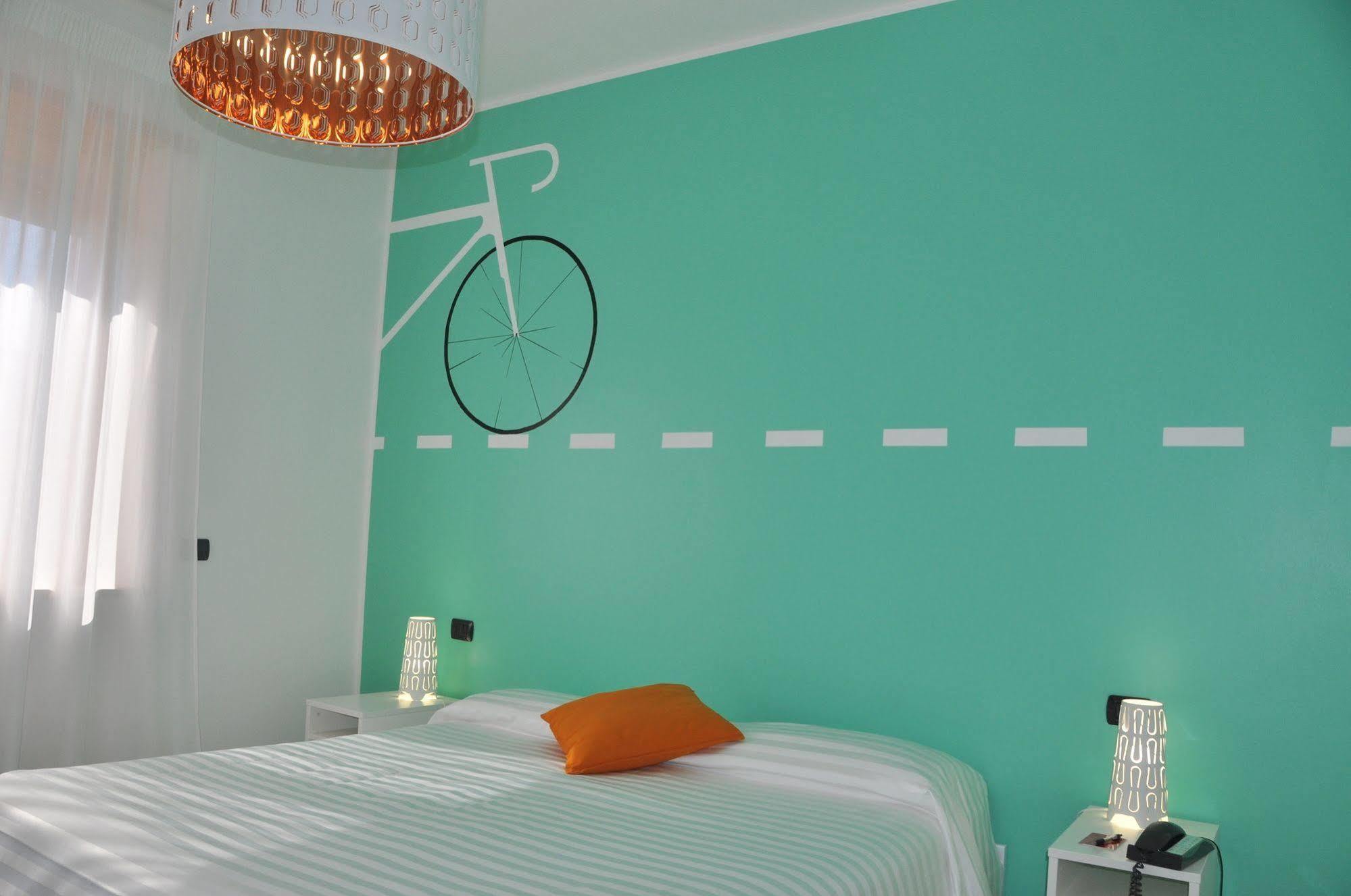 Lo Scoiattolo Piedmont Bike Hotel Pralormo Zewnętrze zdjęcie
